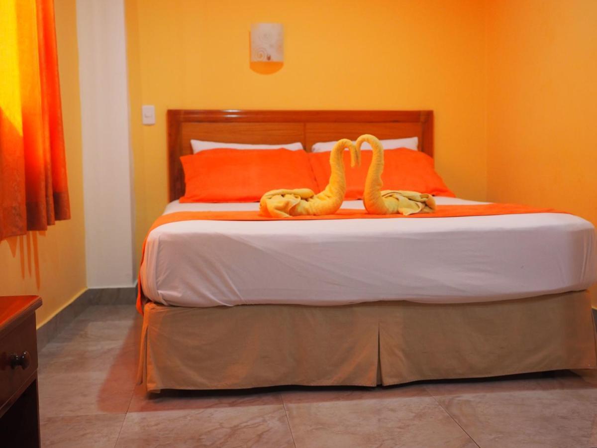 Hostal Espana 阿约拉港 外观 照片