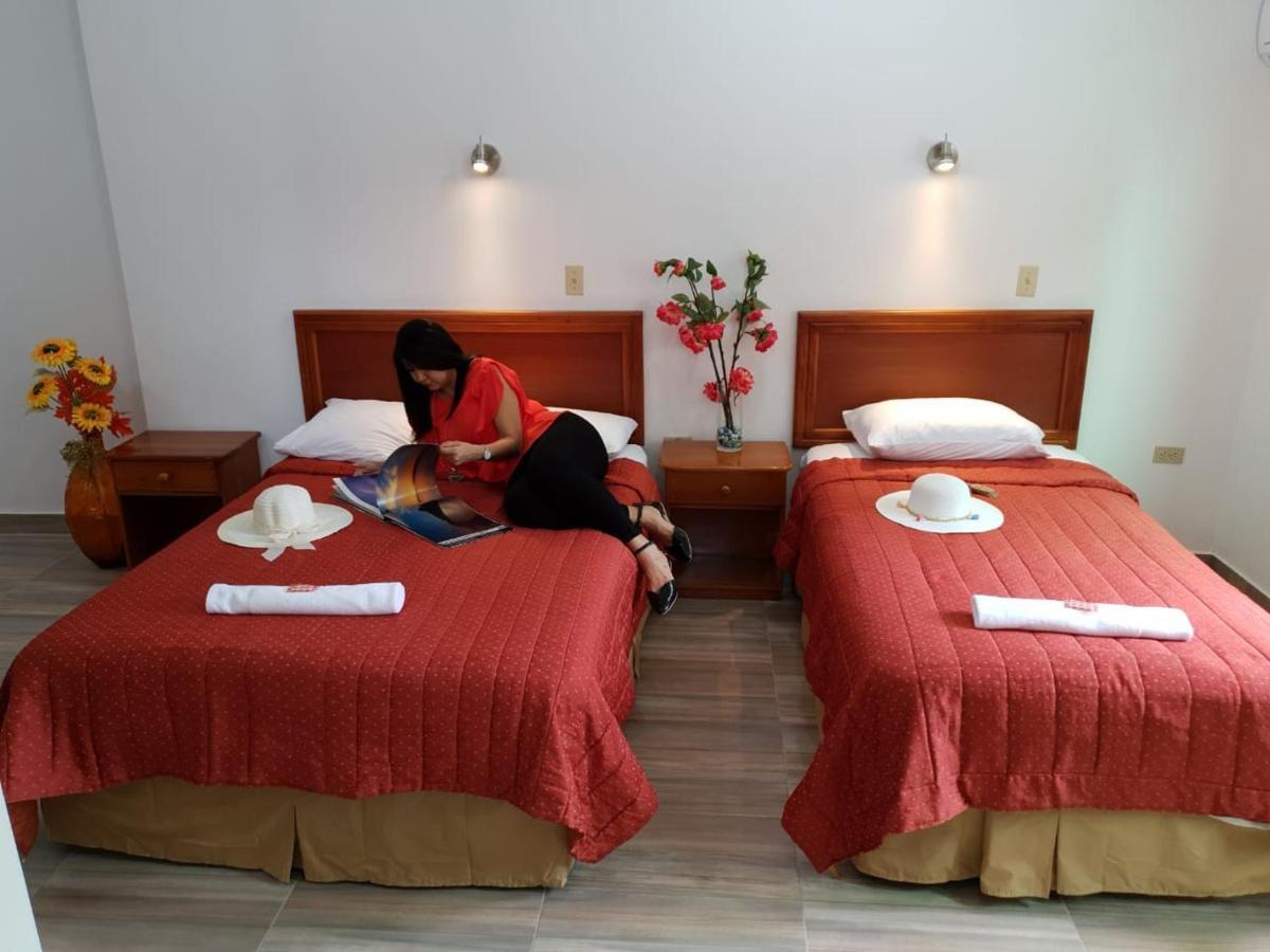 Hostal Espana 阿约拉港 外观 照片