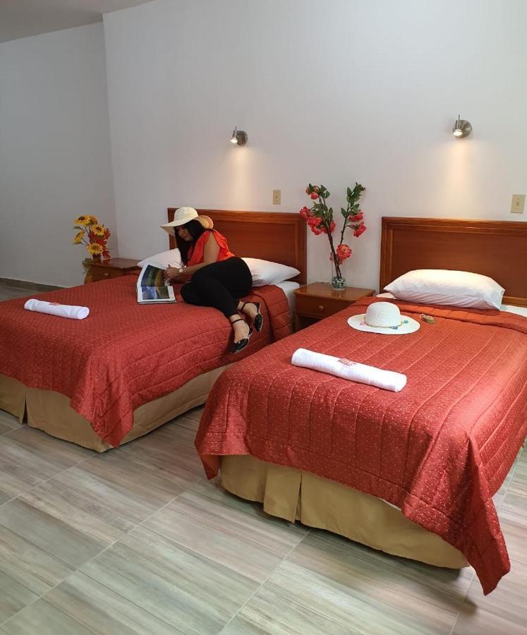 Hostal Espana 阿约拉港 外观 照片